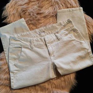 White Diva Capris - 🛒